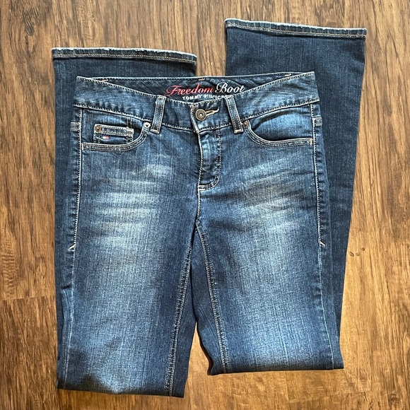Tommy Hilfiger Denim - Y2K Tommy Hilfiger “Freedom Boot” Jeans